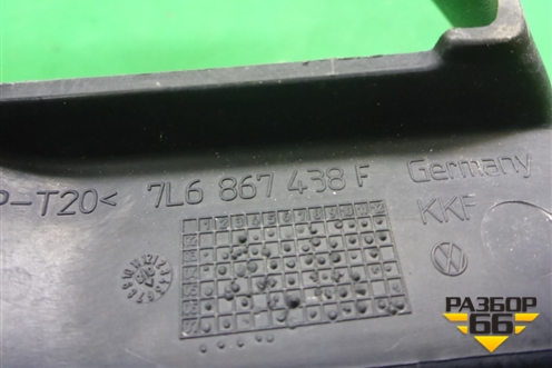 Накладка декоративная (на петлю двери багажника правая) (7L6867438F) для Volkswagen Touareg c 2002-2010г (Туарег)