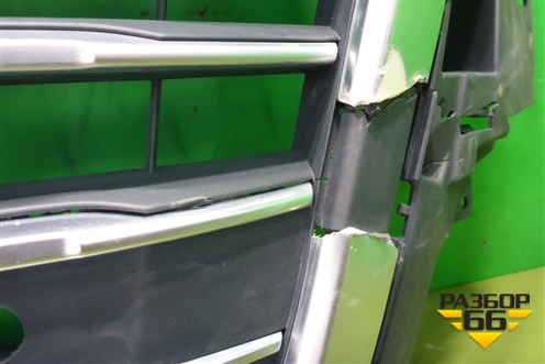 Решетка радиатора (до 2019г под парктроник) (4M0853651F) для Audi Q7 c 2015г (Ку 7)