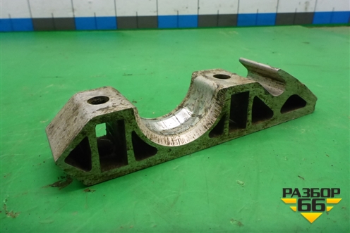 Кронштейн переднего стабилизатора (7L0411063B) для Volkswagen Touareg c 2002-2010г (Туарег)