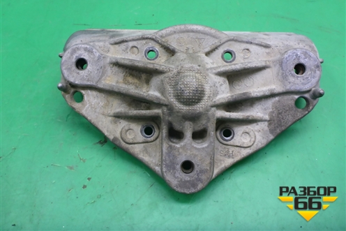 Кронштейн амортизатора переднего для Volkswagen Touareg c 2002-2010г (Туарег)