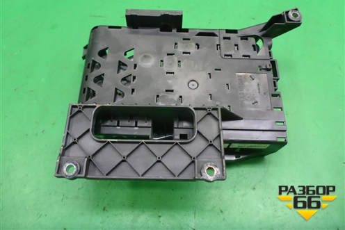 Блок предохранителей (7L0937548E) для Volkswagen Touareg c 2002-2010г (Туарег)