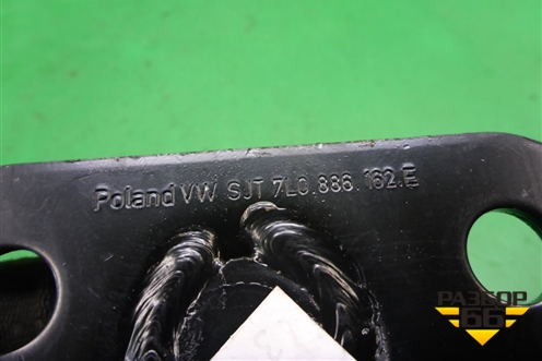 Замок спинки заднего сиденья (ответная часть правый) (7L0886162E) для Volkswagen Touareg c 2002-2010г (Туарег)