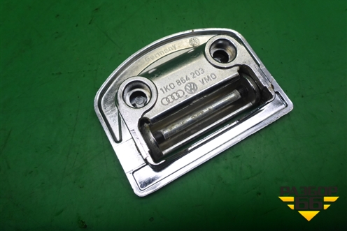 Крепление для багажа (1K0864203) для Volkswagen Touareg c 2002-2010г (Туарег)