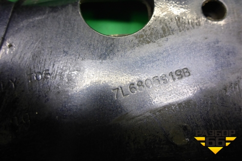 Кронштейн переднего крыла левый (7L6805919B) для Volkswagen Touareg c 2002-2010г (Туарег)