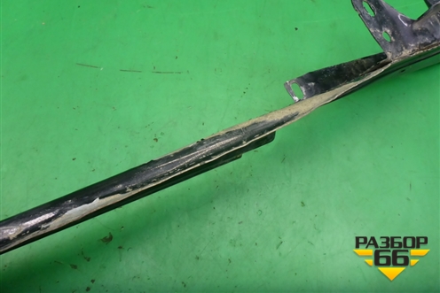 Кронштейн переднего крыла правый (7L6805920B) для Volkswagen Touareg c 2002-2010г (Туарег)