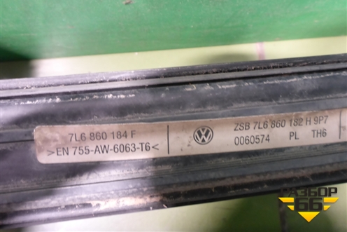 Рейлинг на крышу правый (7L6860182H) для Volkswagen Touareg c 2002-2010г (Туарег)