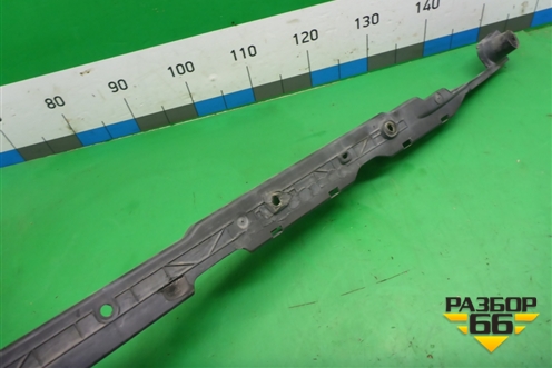 Кронштейн заднего бампера центральный (7L6807863B) для Volkswagen Touareg c 2002-2010г (Туарег)