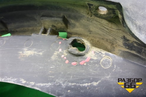 Брызговик задний правый (7L0075101A) для Volkswagen Touareg c 2002-2010г (Туарег)