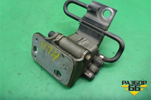 Петля двери передней правой нижняя для Volkswagen Touareg c 2002-2010г (Туарег)