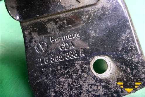 Кронштейн амортизатора капота правый (7L6805888A) для Volkswagen Touareg c 2002-2010г (Туарег)