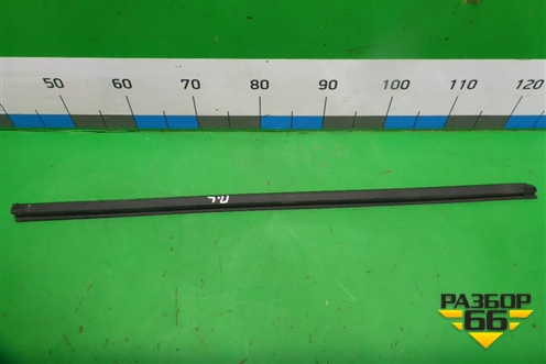 Накладка стекла переднего левого для Hyundai Grand Santa Fe с 2012-2018г (Гранд Санта Фе)