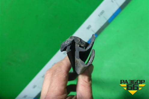 Накладка стекла переднего левого для Hyundai Grand Santa Fe с 2012-2018г (Гранд Санта Фе)