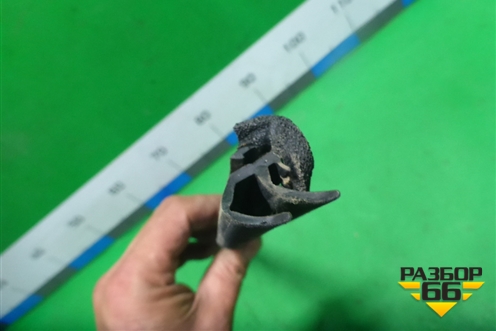 Накладка стекла заднего левого для Hyundai Grand Santa Fe с 2012-2018г (Гранд Санта Фе)