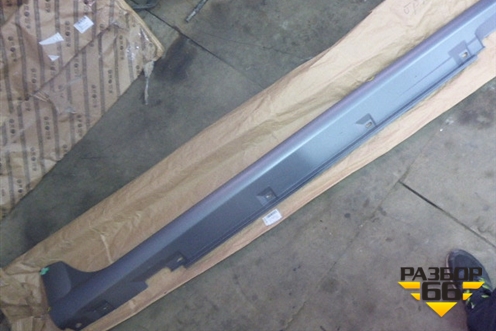 Накладка на порог наружная правая (новая универсал) (8K9853560) для Audi A4 (В8) Allroad Quattro с 2009-2016г (А4)