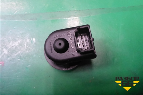 Переключатель регулировки зеркал (255704649R) для VAZ XRAY с 2016г (Хрэй)