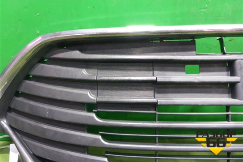 Решетка в передний бампер центральная (после 2014г) (5311233160) для Toyota Camry V50 с 2011-2018г (Камри)