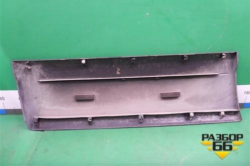 Накладка двери передней правой для Mitsubishi Pajero/Montero с 2007г (Паджеро 4/Монтеро)