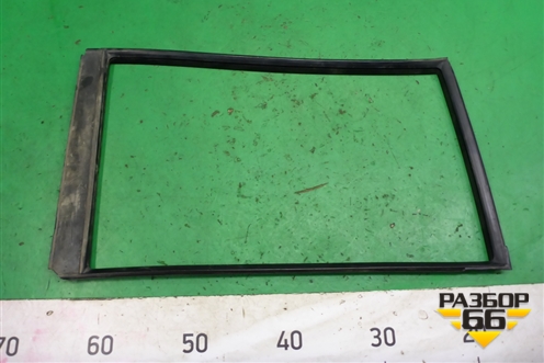 Уплотнитель стекла двери задней правой (форточки) (5736A052) для Mitsubishi Pajero/Montero с 2007г (Паджеро 4/Монтеро)