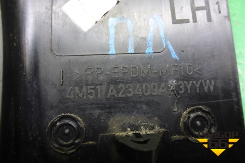 Накладка двери передней левой уголок (4M51A23409AH3YYW) для Ford Focus 2 с 2008-2011г (Фокус)