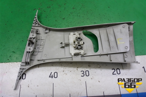 Обшивка стойки центральная верхняя правая (4M51A24582BMW) для Ford Focus 2 с 2008-2011г (Фокус)