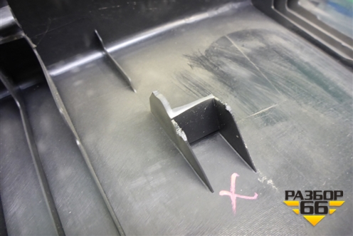 Обшивка багажника на заднюю панель (BP4K68891) для Mazda Mazda 3 (BK) с 2003-2009г 