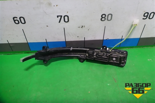 Повторитель в зеркало правый (4L0949102A) для Audi Q7 c 2005-2015г (Ку 7)