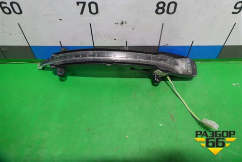 Повторитель в зеркало правый (4L0949102A) для Audi Q7 c 2005-2015г (Ку 7)