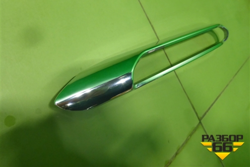 Накладка на решетку переднего бампера (после 2010г AMG) (A2048853574) для Mercedes Benz C-Klass W204 с 2007-2014г (Ц)