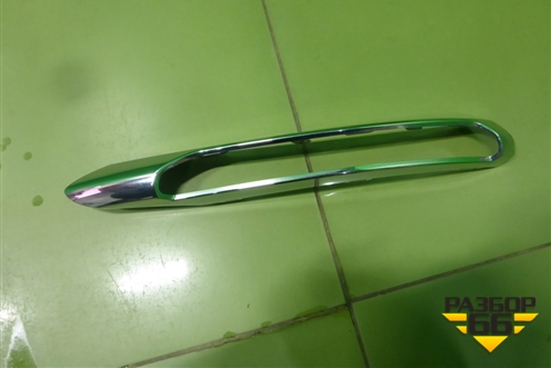 Накладка на решетку переднего бампера (после 2010г AMG) (A2048853574) для Mercedes Benz C-Klass W204 с 2007-2014г (Ц)