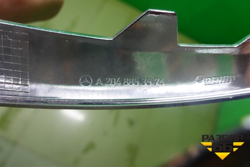 Накладка на решетку переднего бампера (после 2010г AMG) (A2048853574) для Mercedes Benz C-Klass W204 с 2007-2014г (Ц)