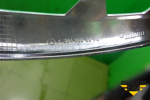 Накладка на решетку переднего бампера (после 2010г AMG) (A2048853574) для Mercedes Benz C-Klass W204 с 2007-2014г (Ц)