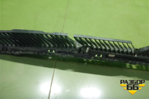 Кронштейн заднего бампера центральный (5NR807863) для Volkswagen Tiguan с 2016г (Тигуан)