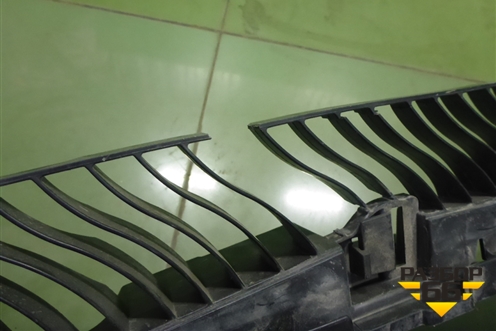 Кронштейн заднего бампера центральный (5NR807863) для Volkswagen Tiguan с 2016г (Тигуан)