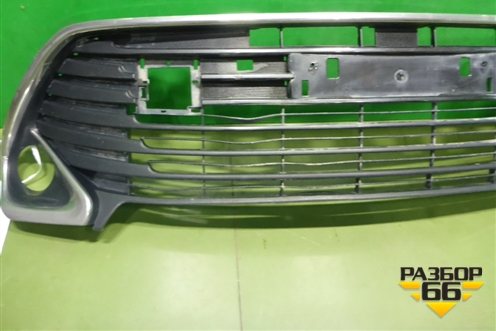 Решетка в передний бампер центральная (после 2014г) (5311233160) для Toyota Camry V50 с 2011-2018г (Камри)