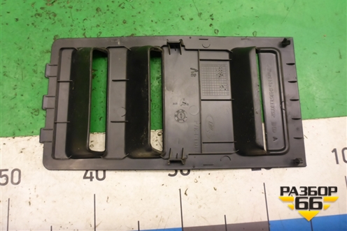 Накладка внутренняя (на обшивку багажника левая) (849511073R) для VAZ XRAY с 2016г (Хрэй)