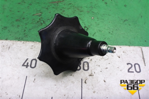 Болт крепления запасного колеса (13132390) для Chevrolet Cruze c 2009-2015г (Круз)