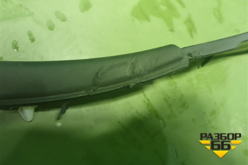 Молдинг лобового стекла правый (32210591) для Volvo XC60 с 2017-2025г (ХС60)