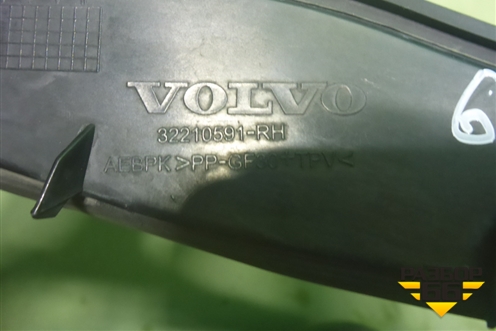 Молдинг лобового стекла правый (32210591) для Volvo XC60 с 2017-2025г (ХС60)