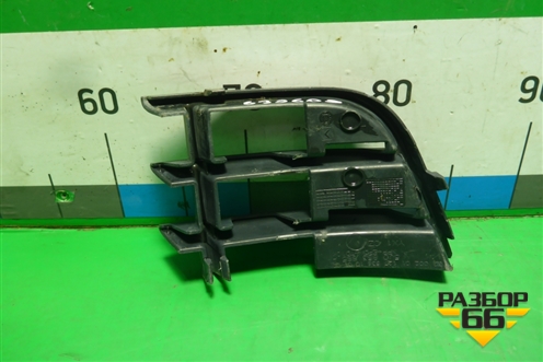 Решетка в передний бампер левая (после 2010г) (5J0853665A) для Skoda Fabia с 2007-2014г (Фабия)