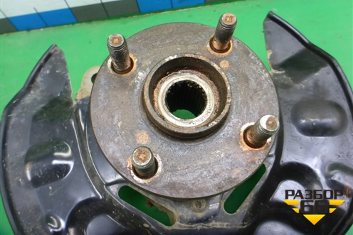 Кулак поворотный передний правый для Toyota Corolla (E12) с 2001-2007г (Королла 120)