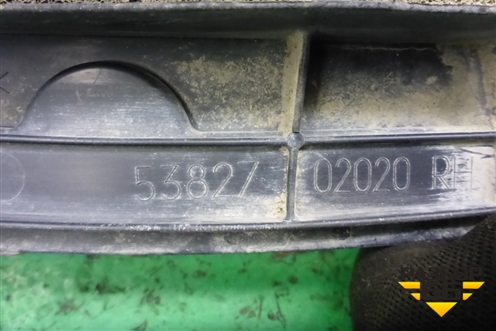 Пыльник переднего крыла правого (5382702020) для Toyota Corolla (E12) с 2001-2007г (Королла 120)