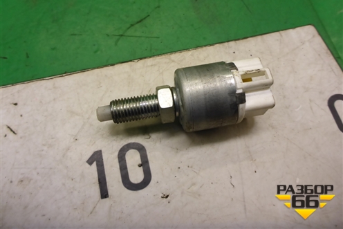 Датчик включения стопсигнала для Toyota Corolla (E12) с 2001-2007г (Королла 120)