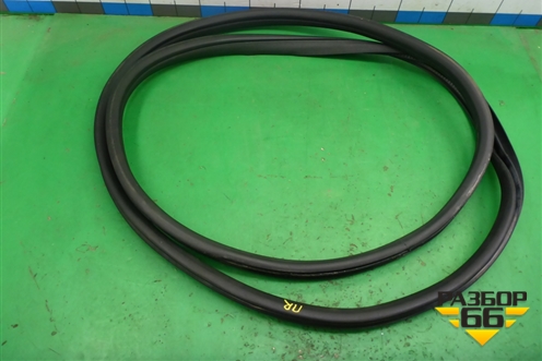 Уплотнитель двери передней правой для Mercedes Benz ML-Klass W166 c 2011г (МЛ)