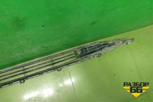 Решетка в передний бампер центральная (после 2022г под парктроник) (2803232XKQ11A) для Haval F7 с 2019г (Ф7)