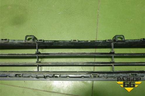 Решетка в передний бампер центральная (после 2022г под парктроник) (2803232XKQ11A) для Haval F7 с 2019г (Ф7)