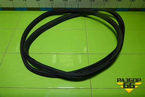 Уплотнитель двери задней правой для Mercedes Benz ML-Klass W164 c 2005-2011г (МЛ)