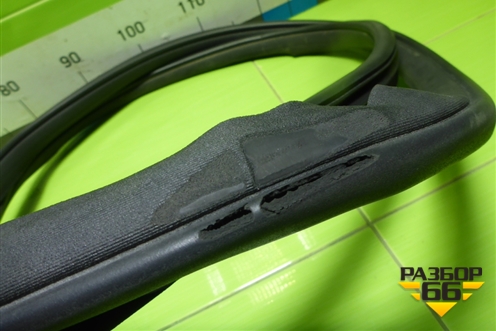 Уплотнитель двери задней левой для Mercedes Benz ML-Klass W164 c 2005-2011г (МЛ)