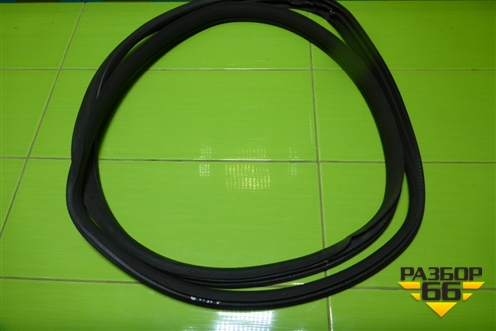 Уплотнитель двери задней левой для Mercedes Benz ML-Klass W164 c 2005-2011г (МЛ)