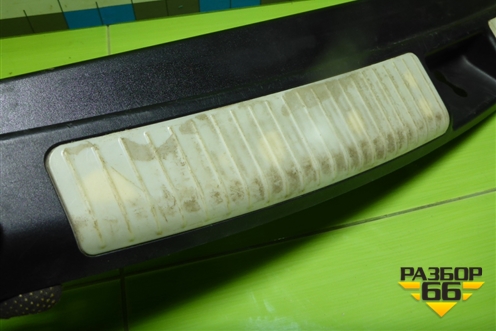 Обшивка багажника на заднюю панель (A1646900141) для Mercedes Benz ML-Klass W164 c 2005-2011г (МЛ)