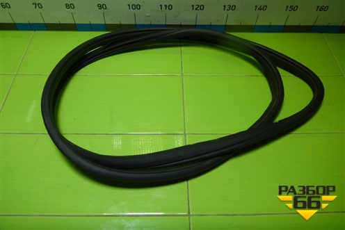 Уплотнитель двери передней правой для Mercedes Benz ML-Klass W164 c 2005-2011г (МЛ)